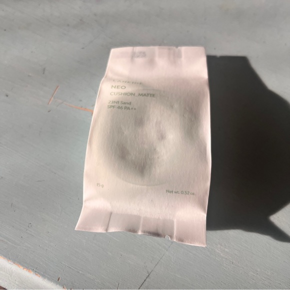 Laneige 23N1 Sand - x1 Refill - comes with free samples - Picture 5 of 9